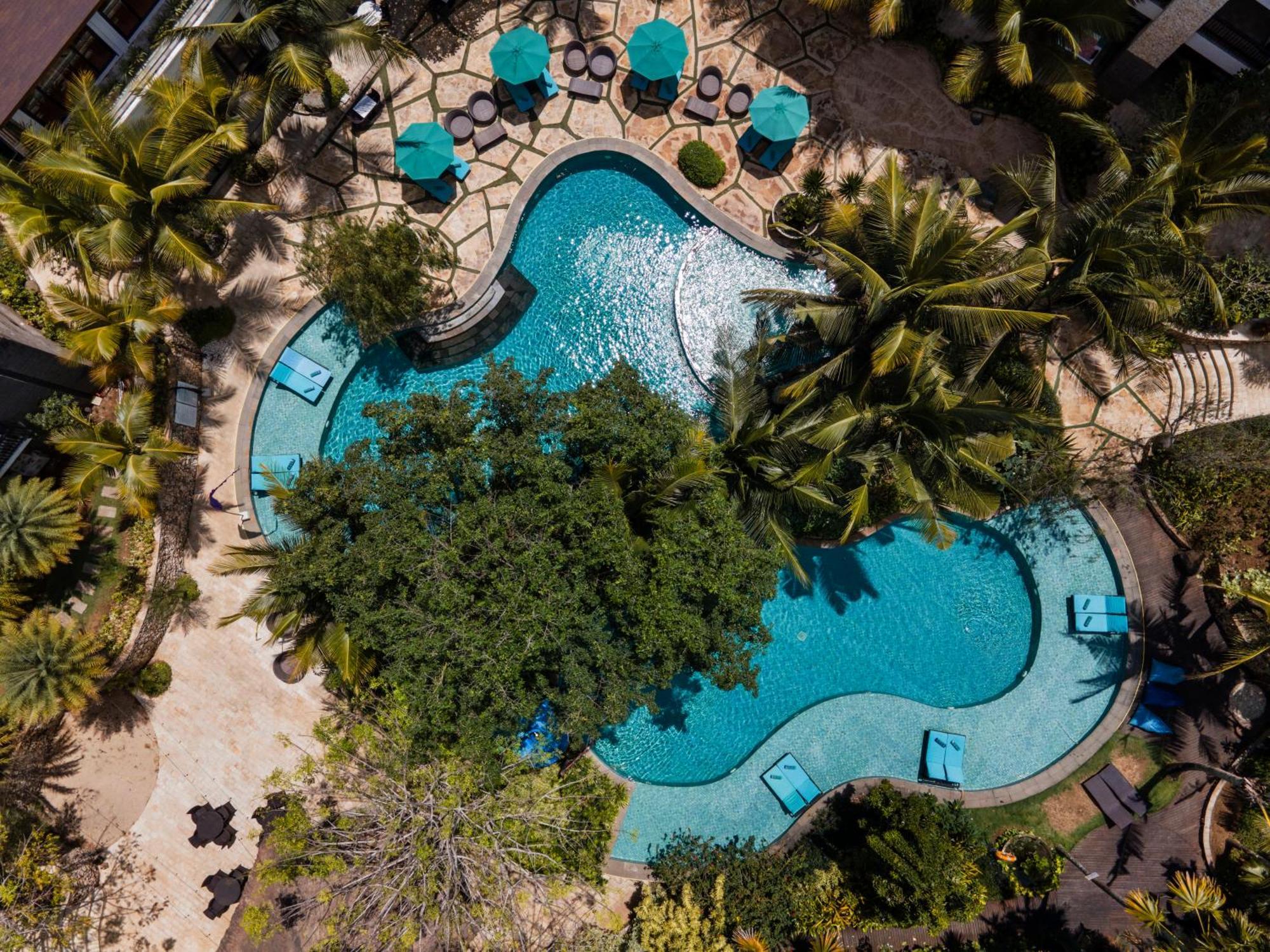 Royal Tulip Springhill Resort Jimbaran Экстерьер фото Aerial view of the pool at the hotel