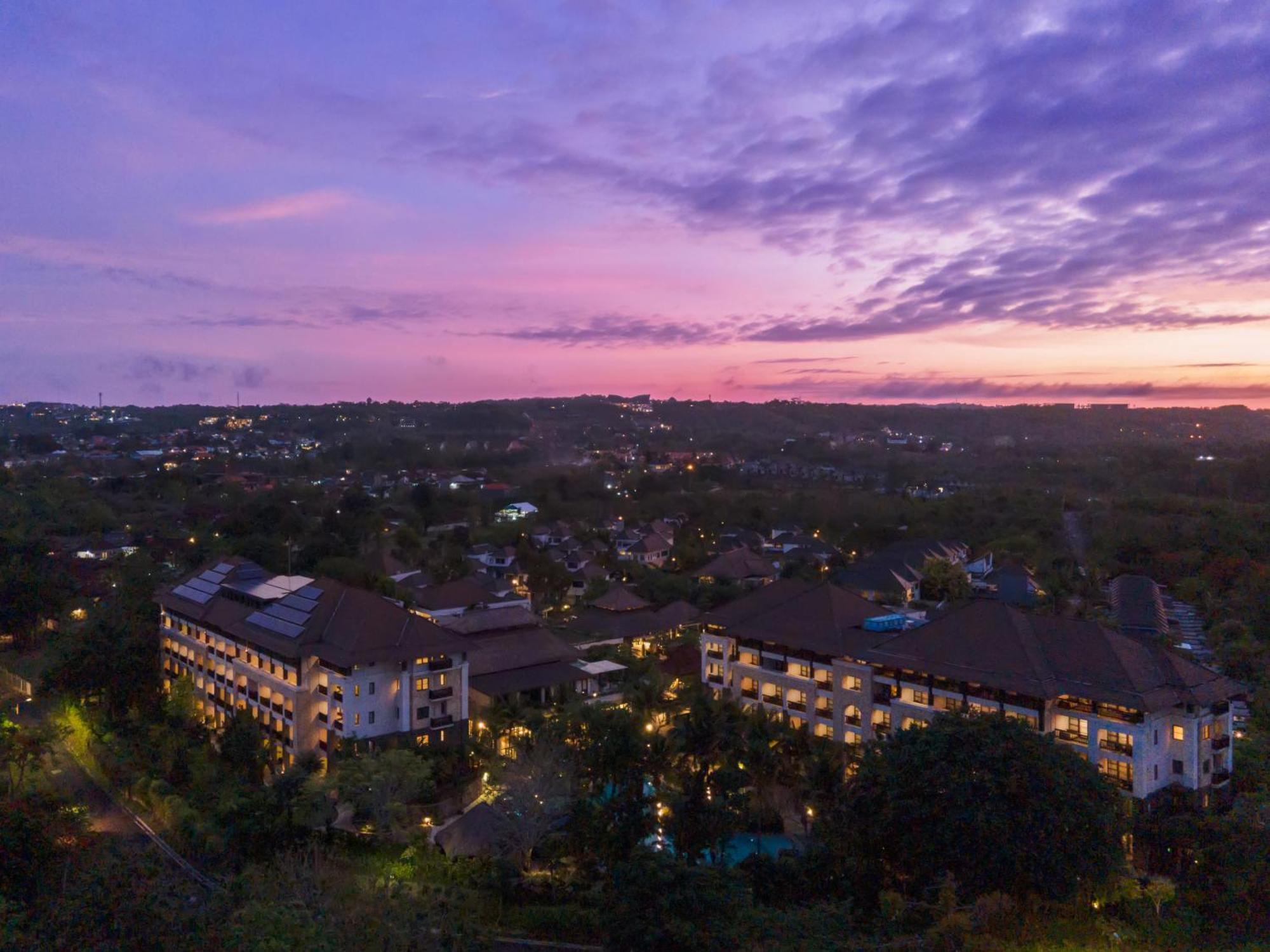 Royal Tulip Springhill Resort Jimbaran Экстерьер фото The hotel at sunset